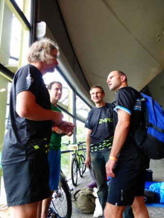HIer sehen Sie das Team "die lustigen Bikerbuam"